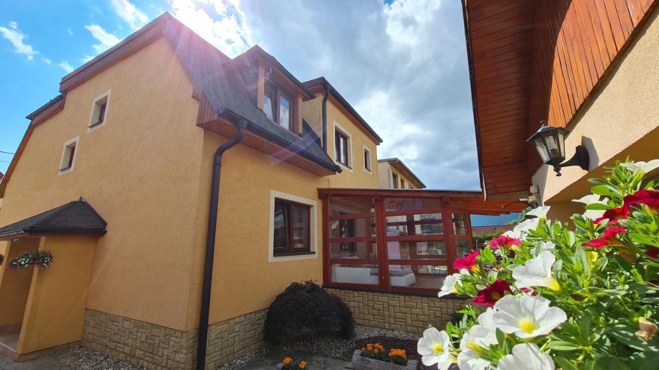 Rodinny Dom "Ako Doma" Veľký Slavkov Exterior foto